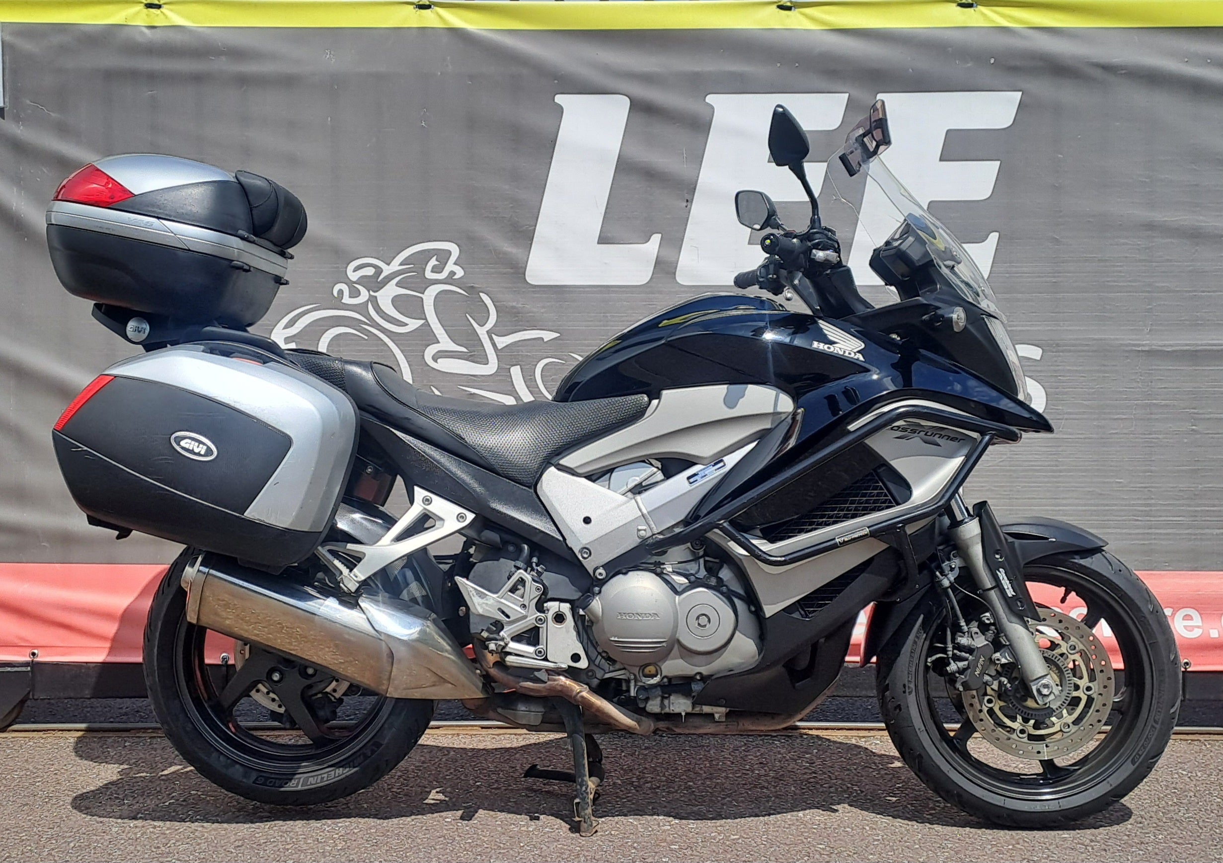 2011 HONDA VFR800X