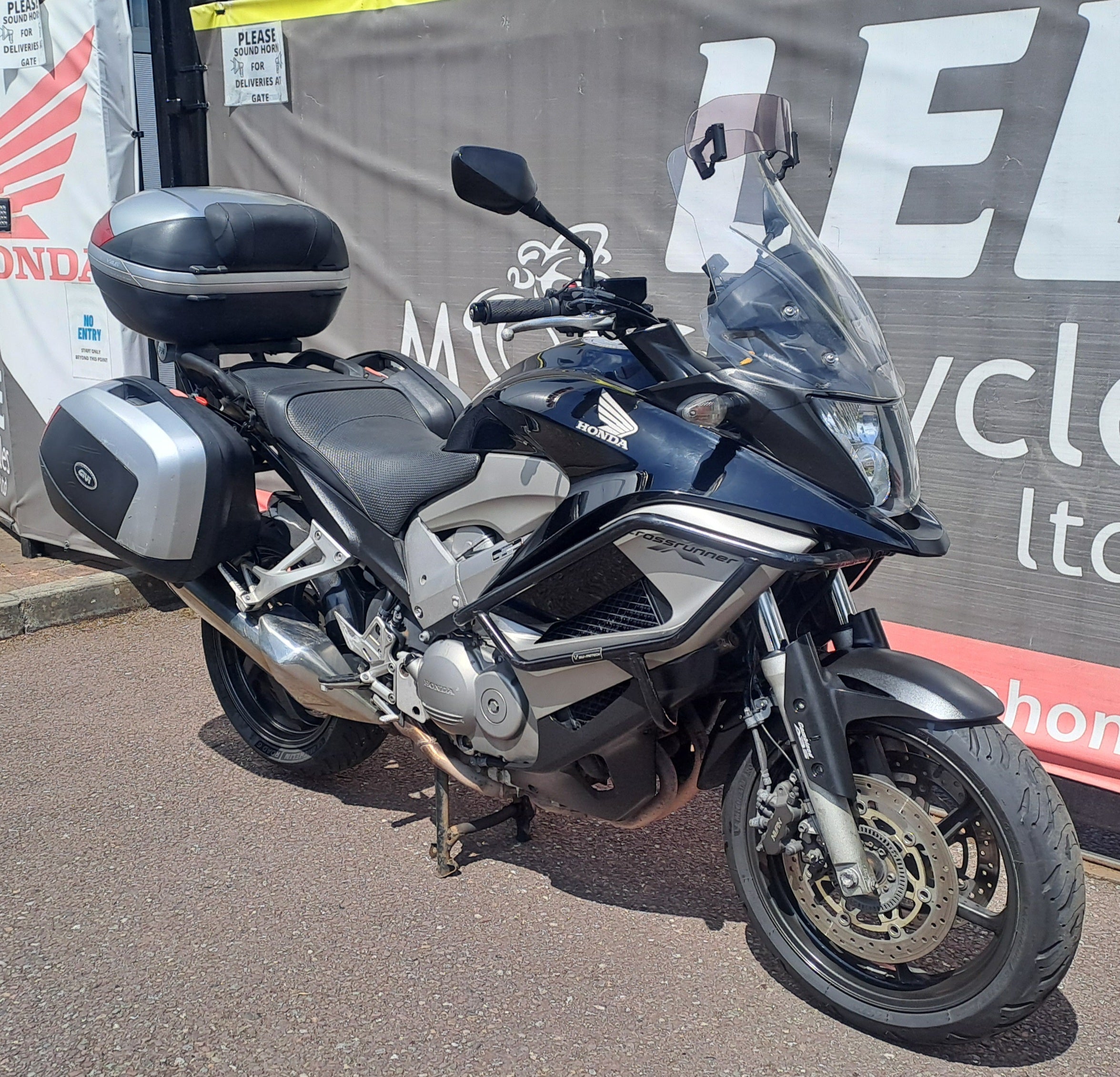 2011 HONDA VFR800X