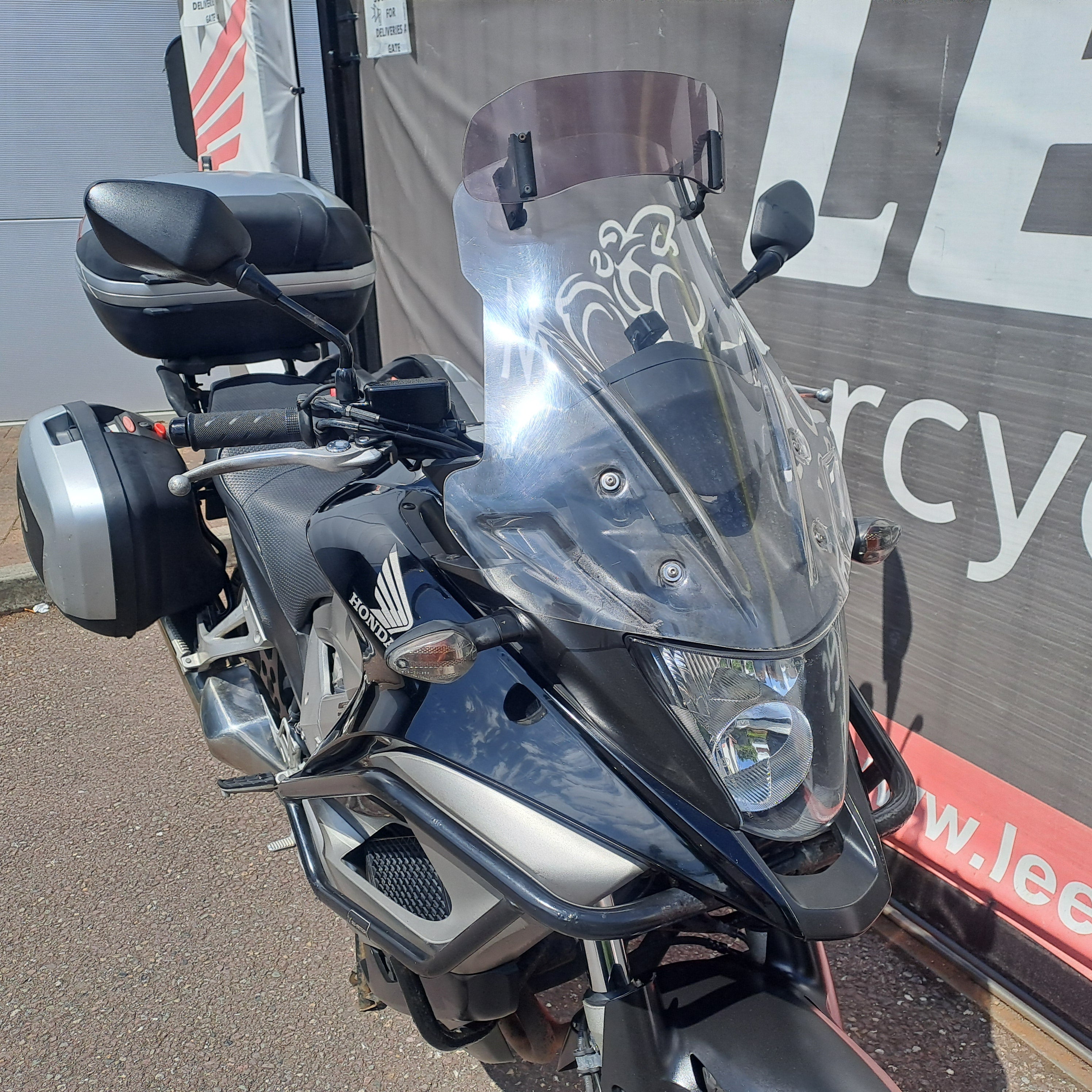 2011 HONDA VFR800X