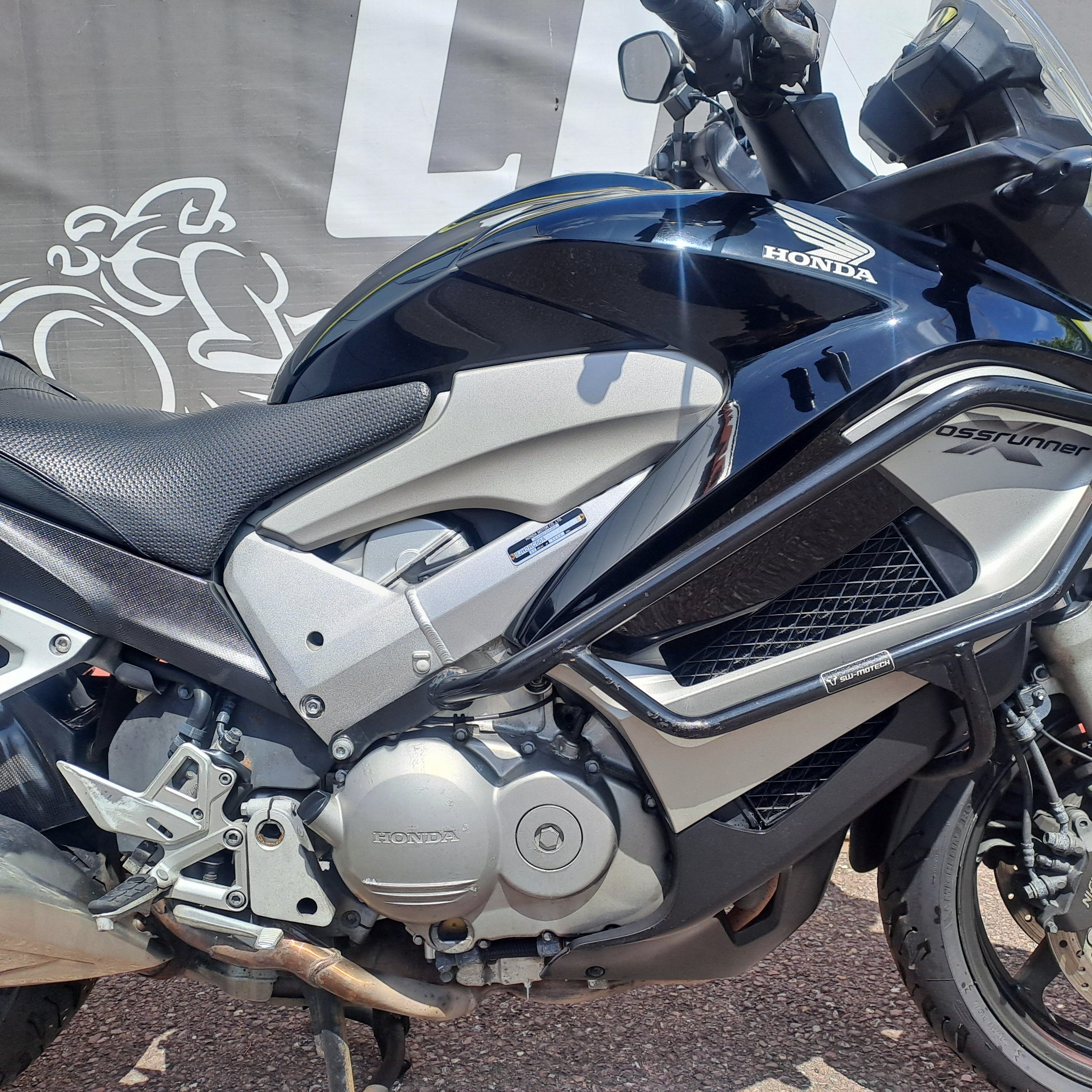 2011 HONDA VFR800X