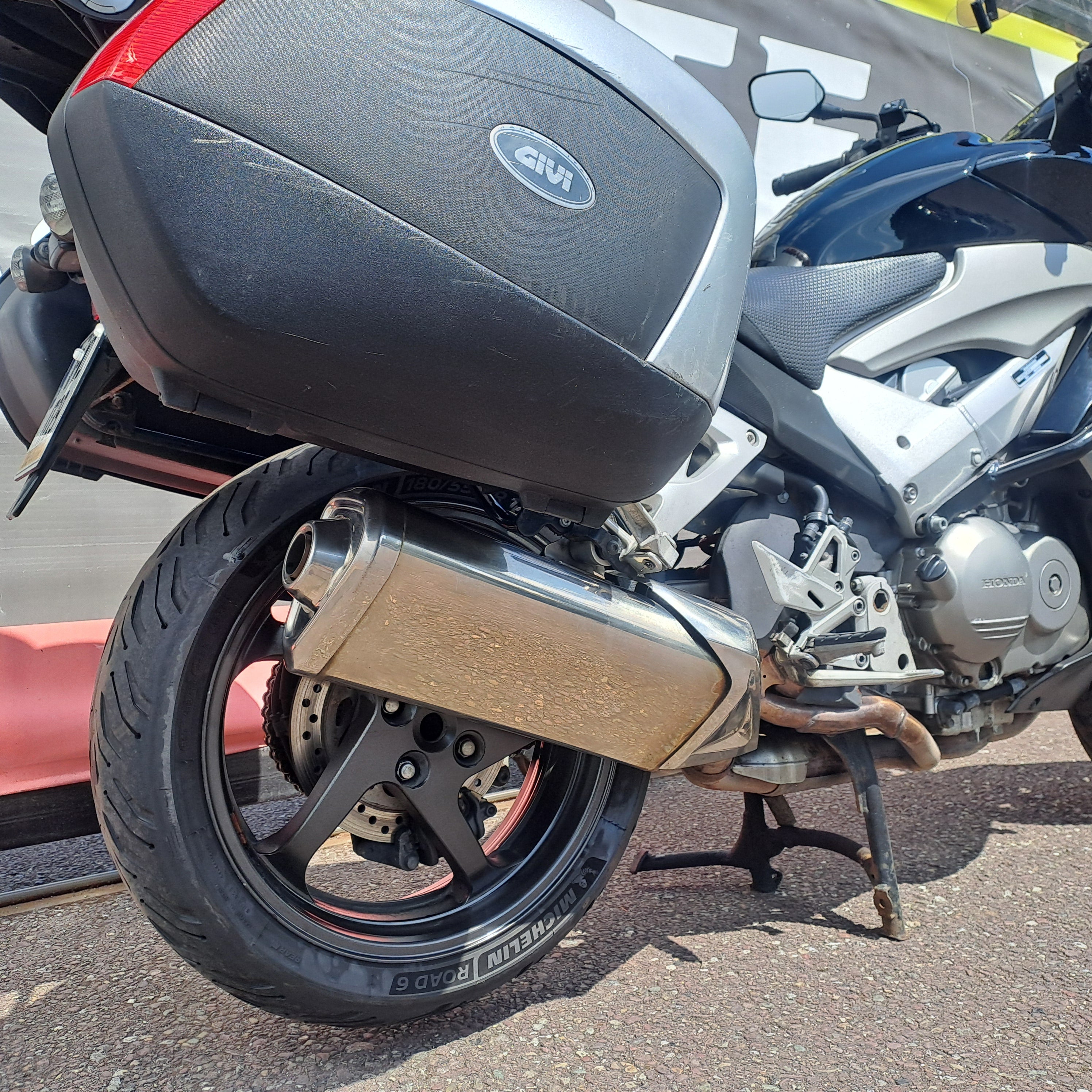 2011 HONDA VFR800X