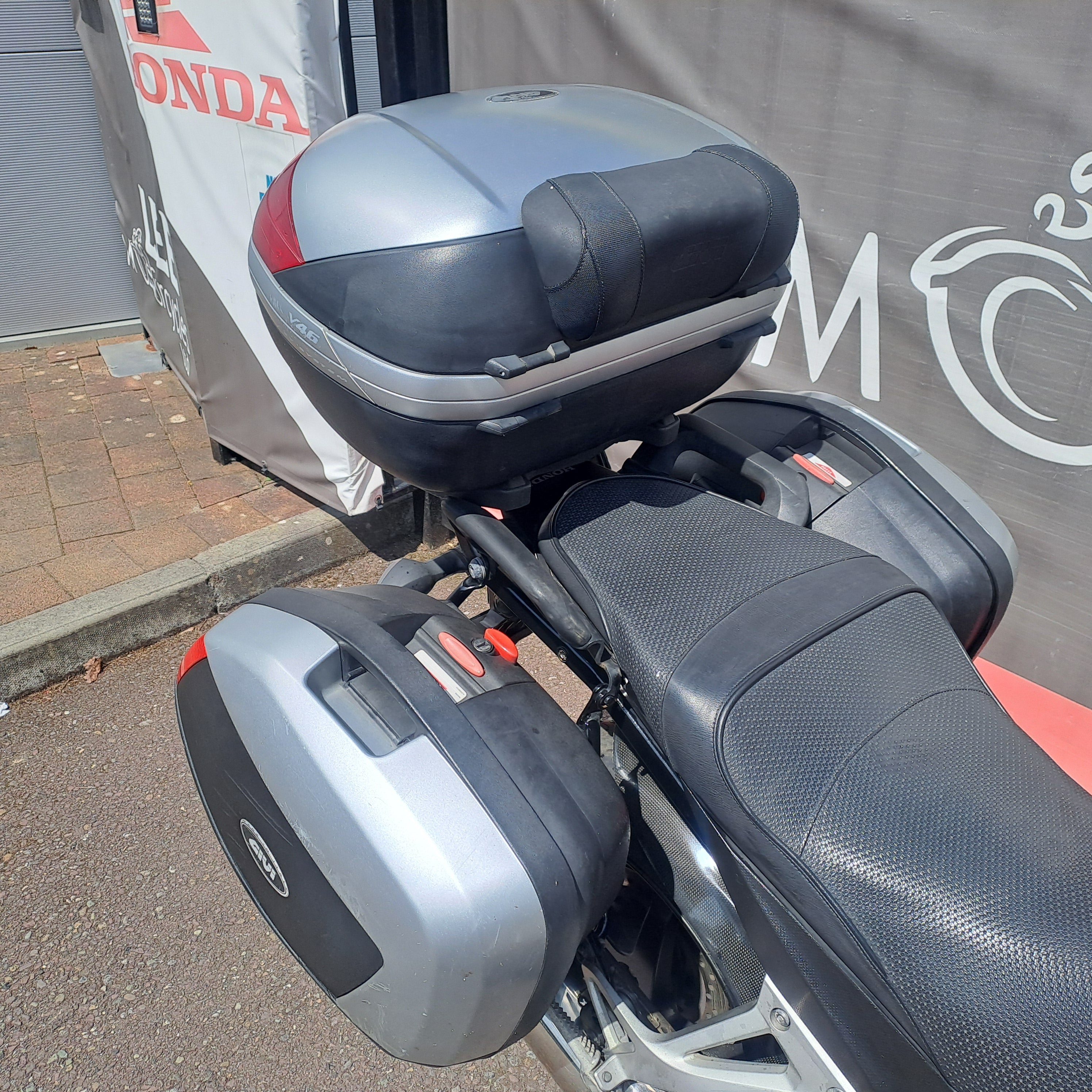 2011 HONDA VFR800X