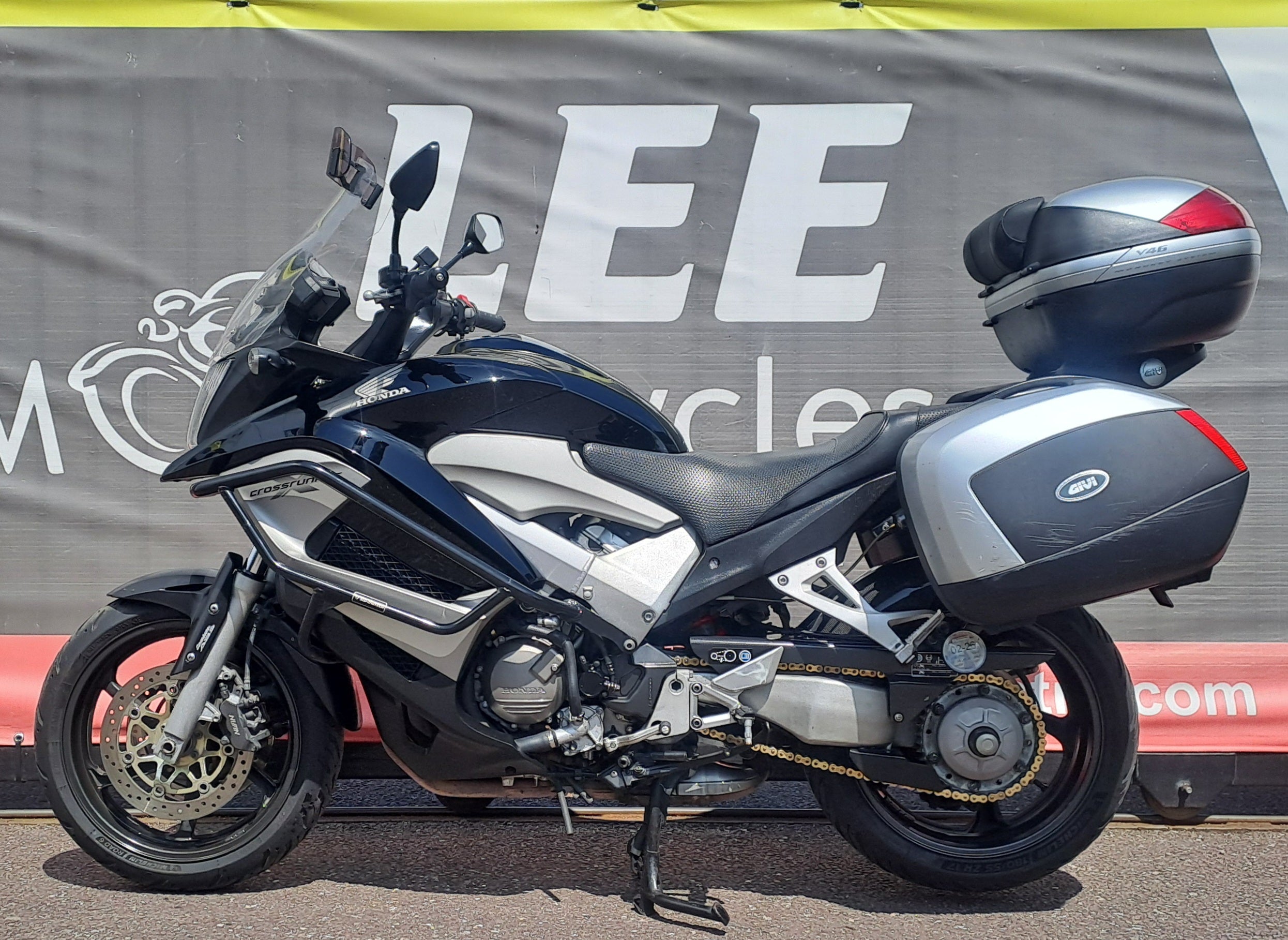 2011 HONDA VFR800X