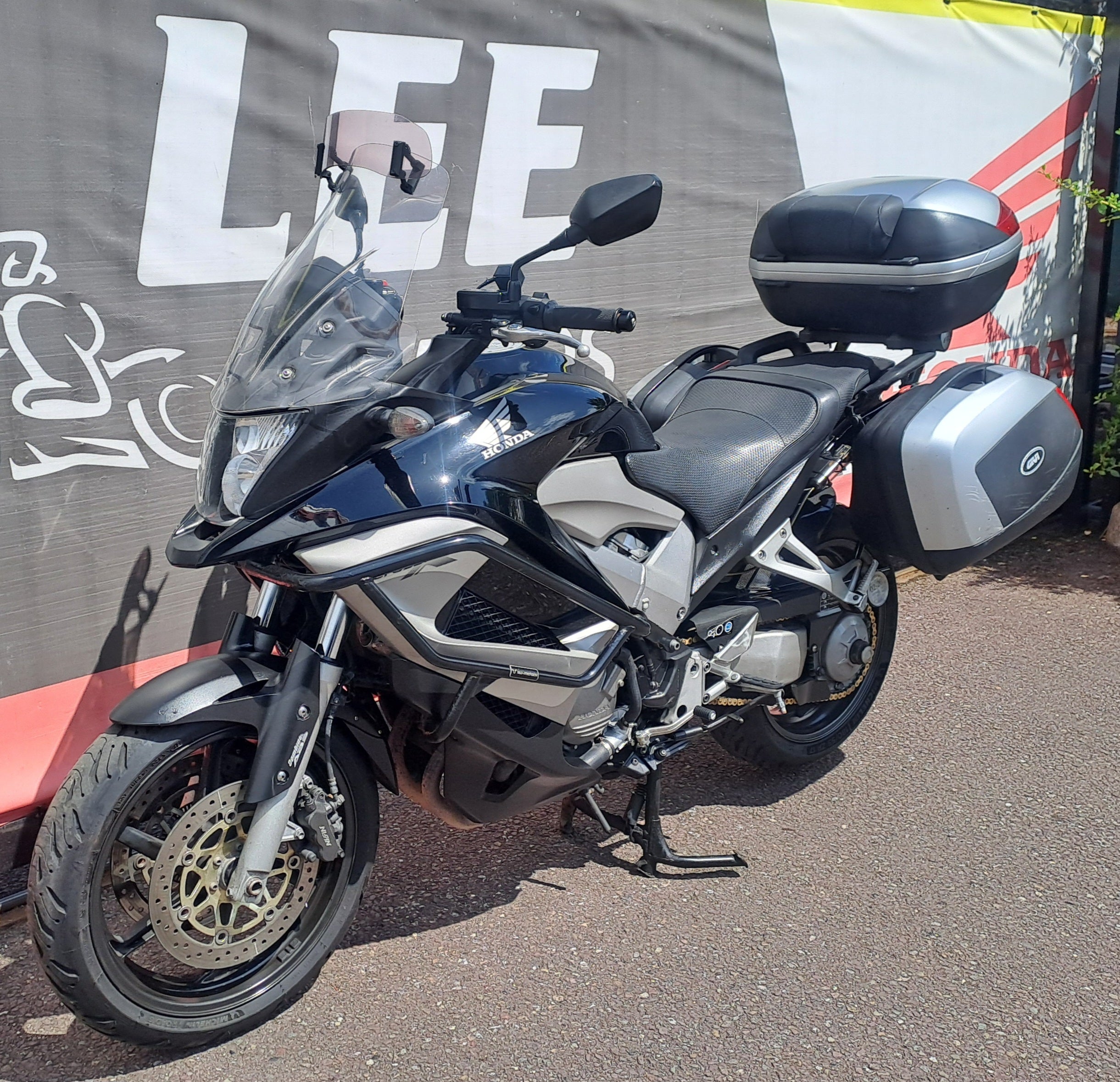 2011 HONDA VFR800X