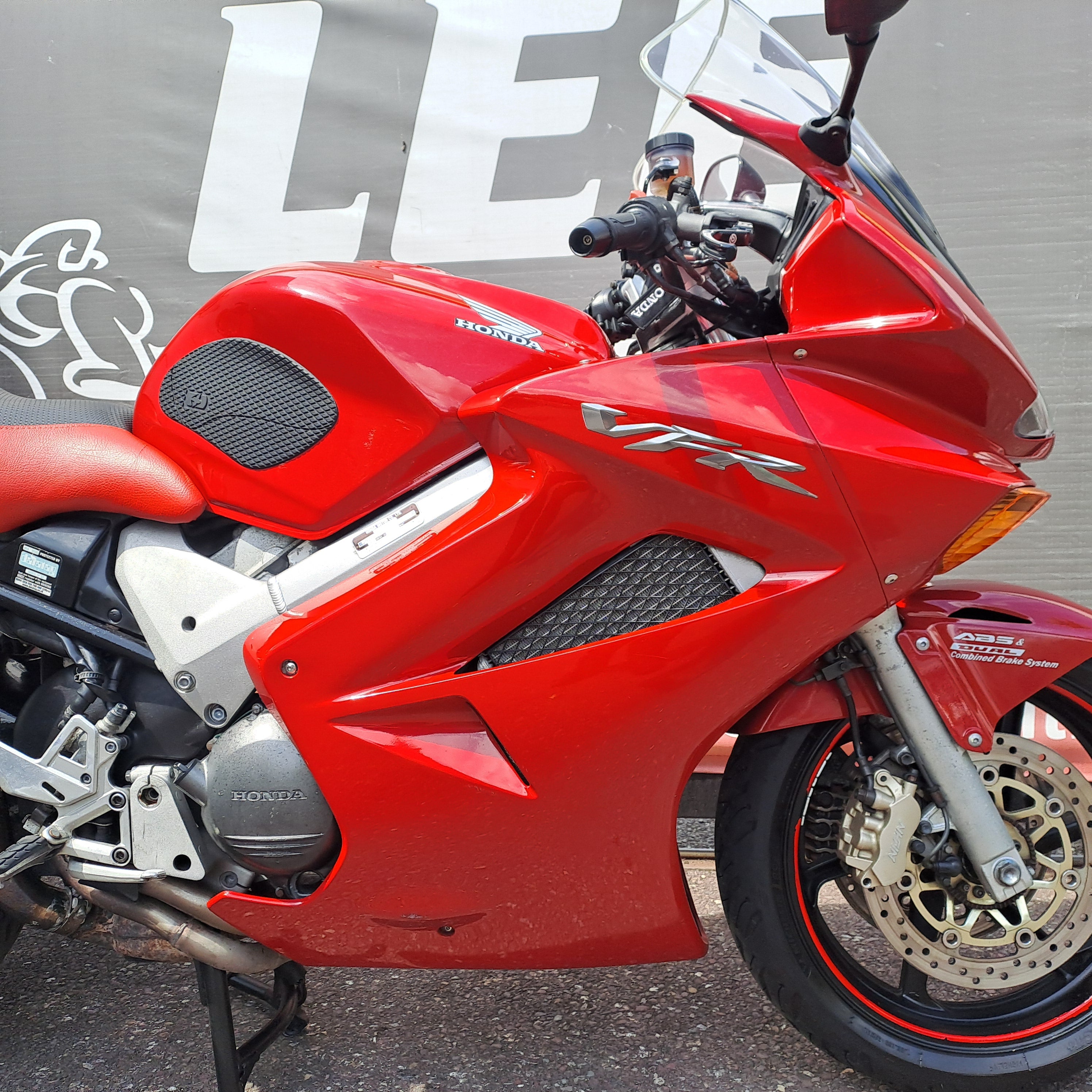 2002 HONDA VFR800 V-TEC