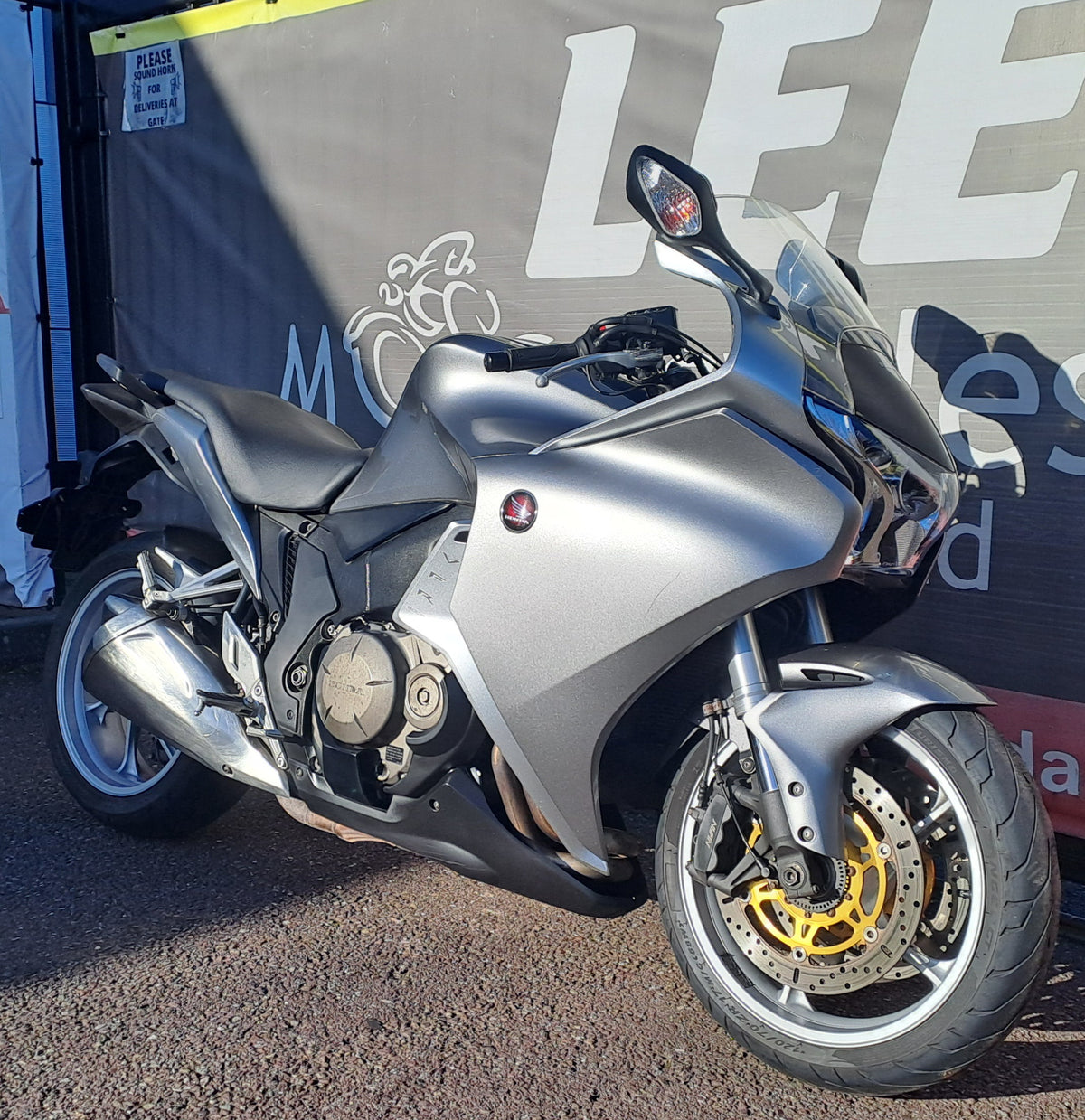 2010 HONDA VFR1200F