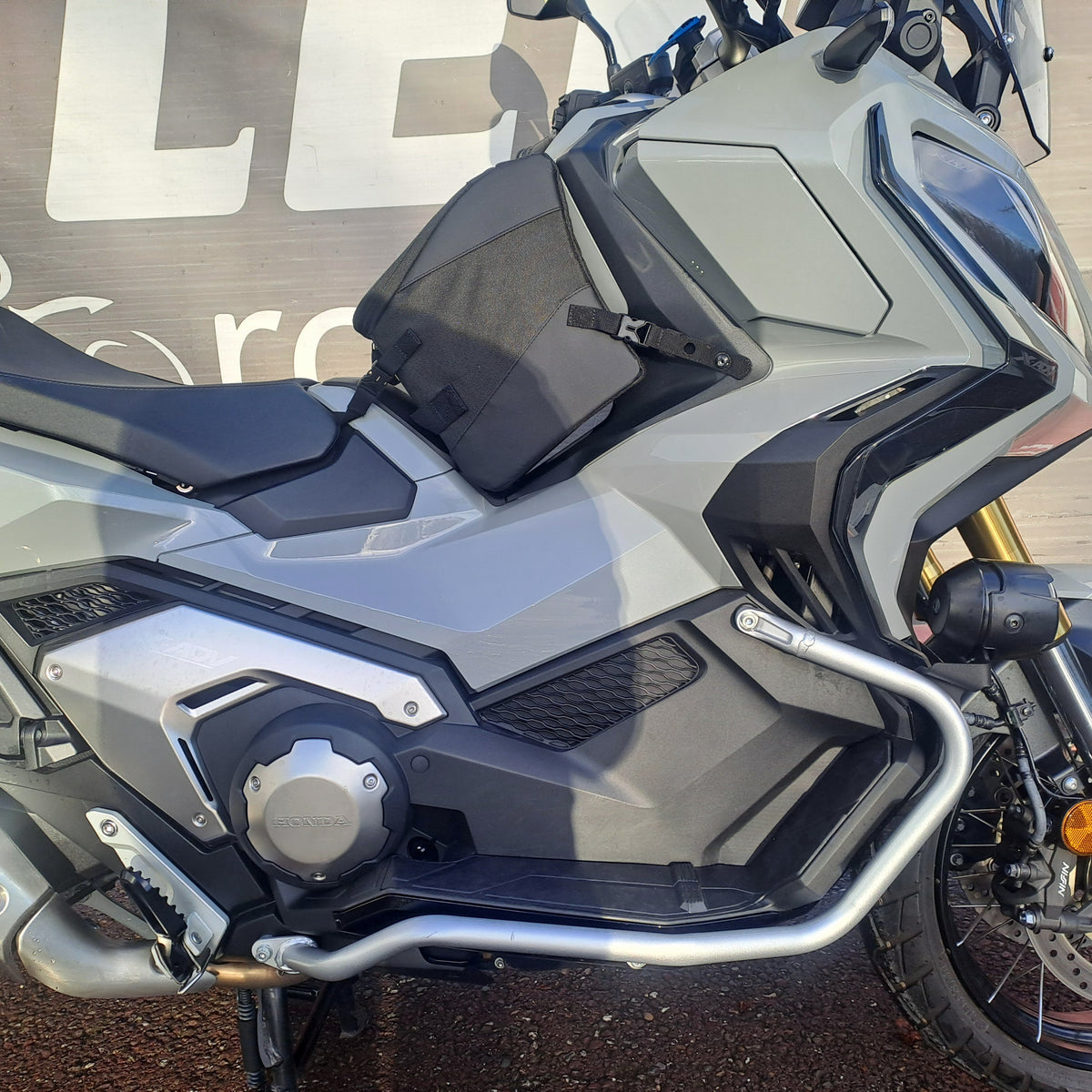 2022 Grey ADV 750