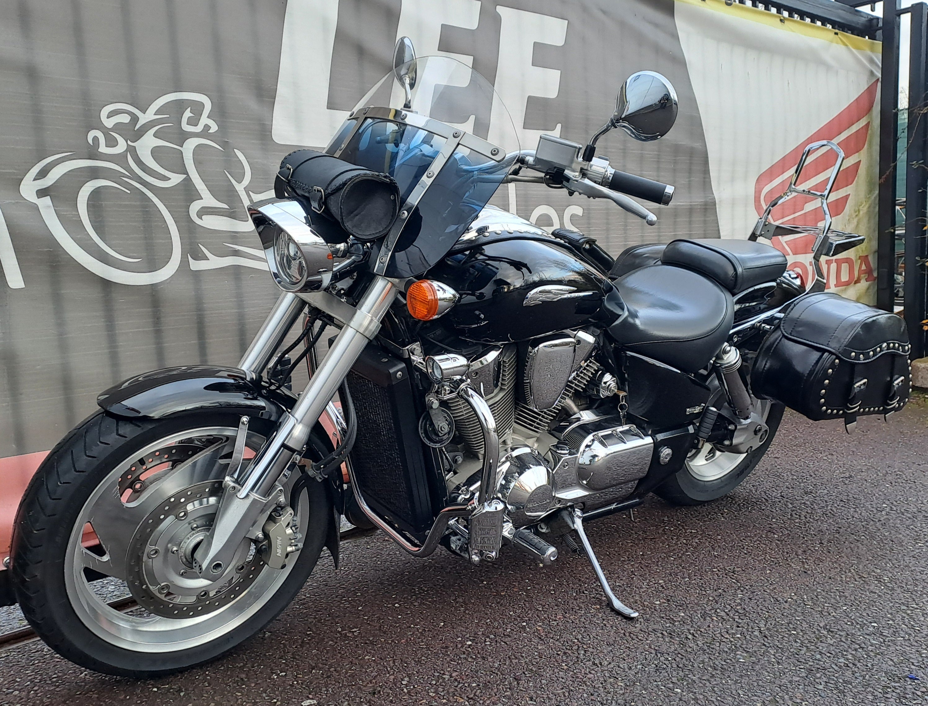 2011 HONDA VTX1800