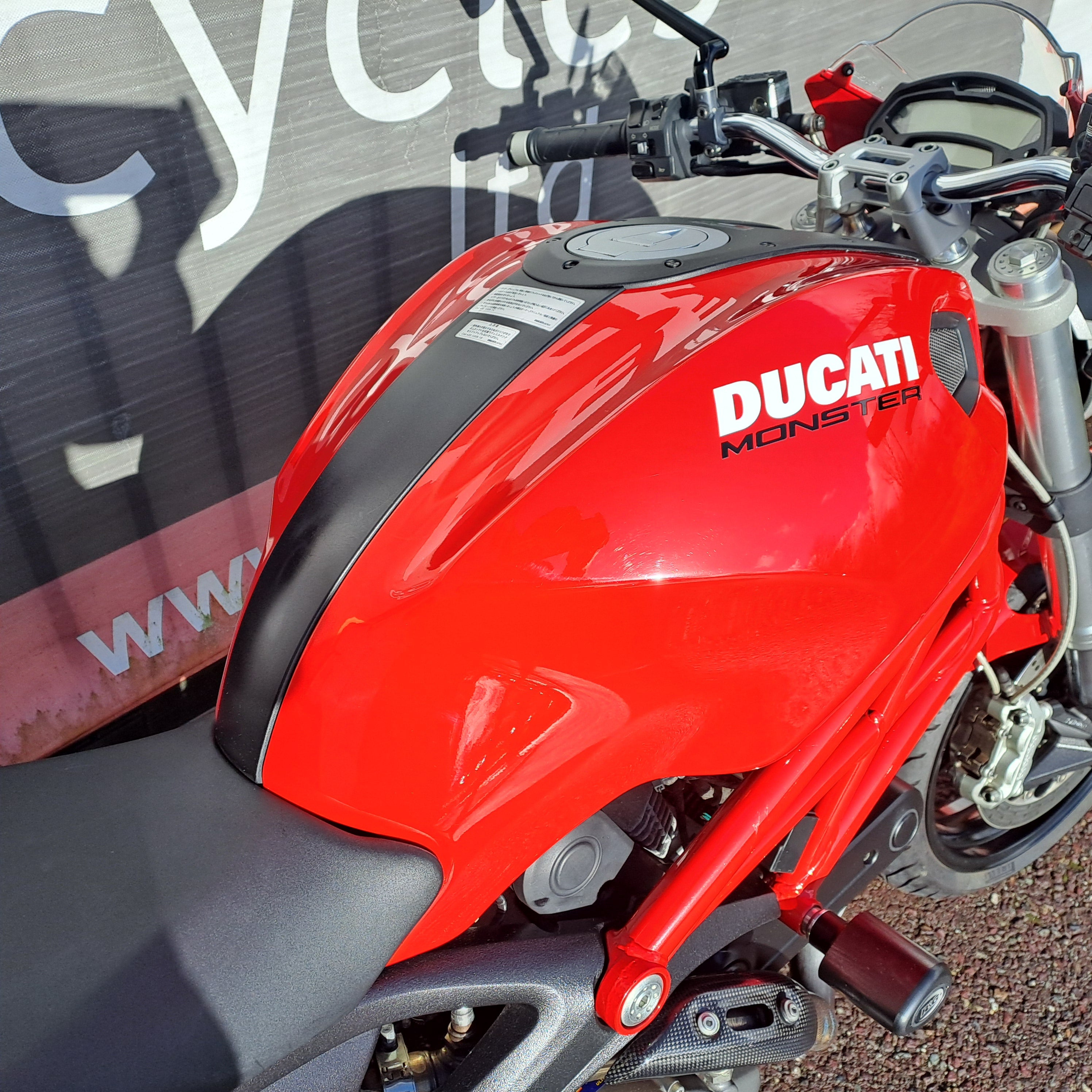 2009 DUCATI MONSTER 696