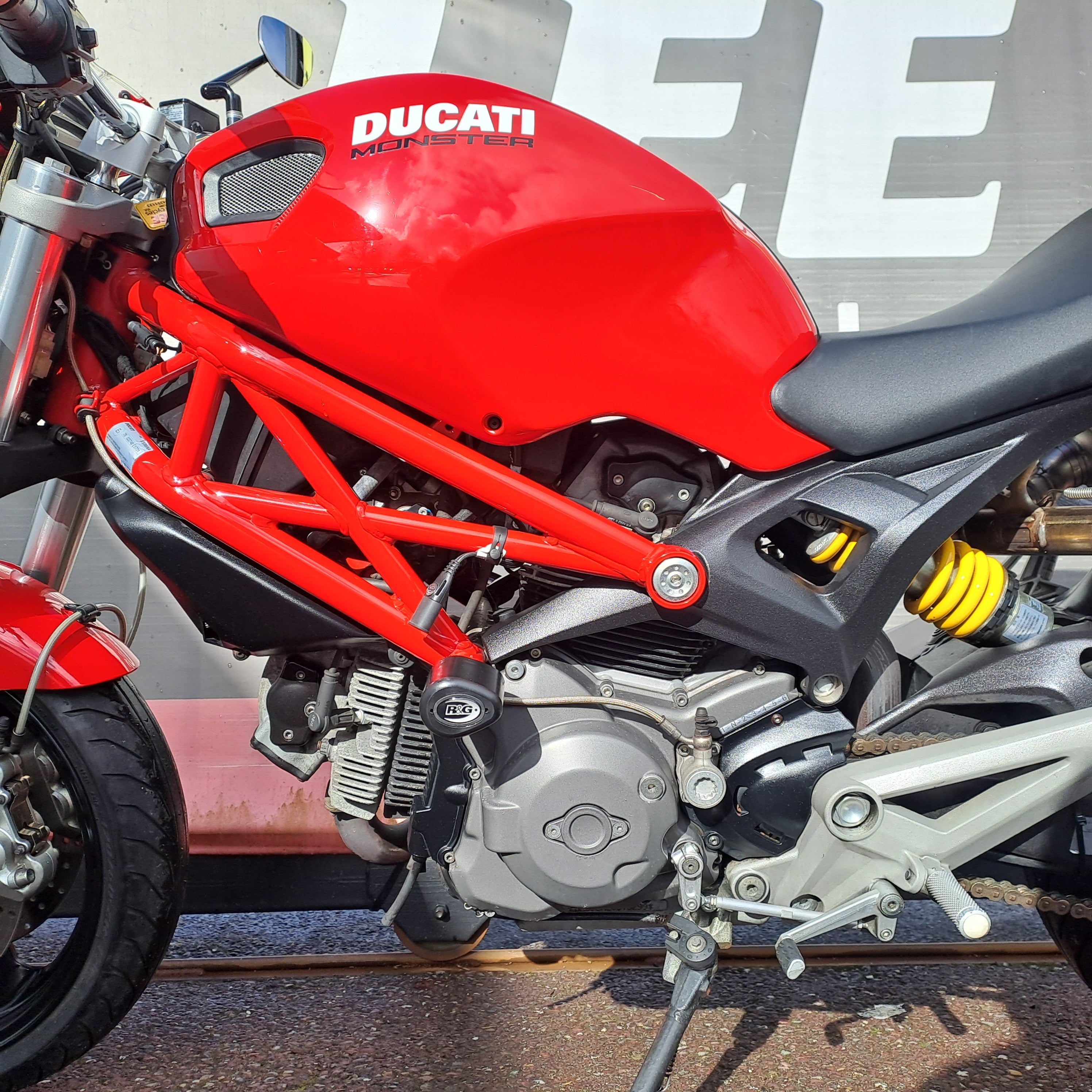 2009 DUCATI MONSTER 696