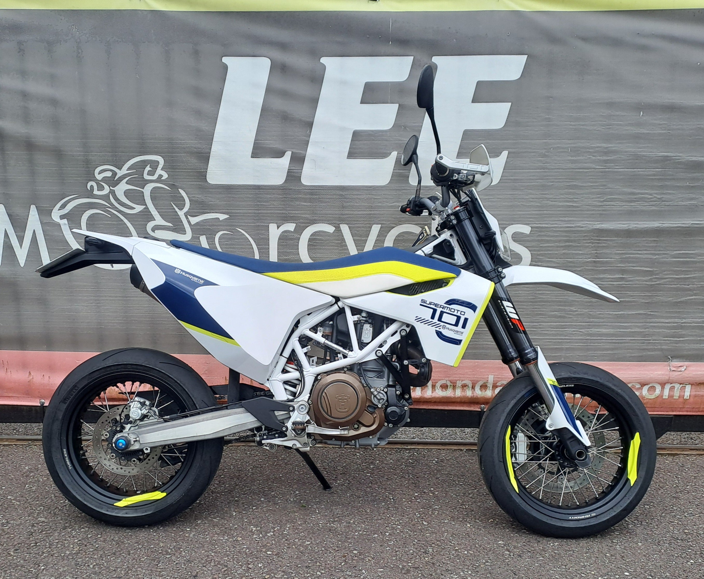 2017 HUSQVARNA SUPERMOTO 701