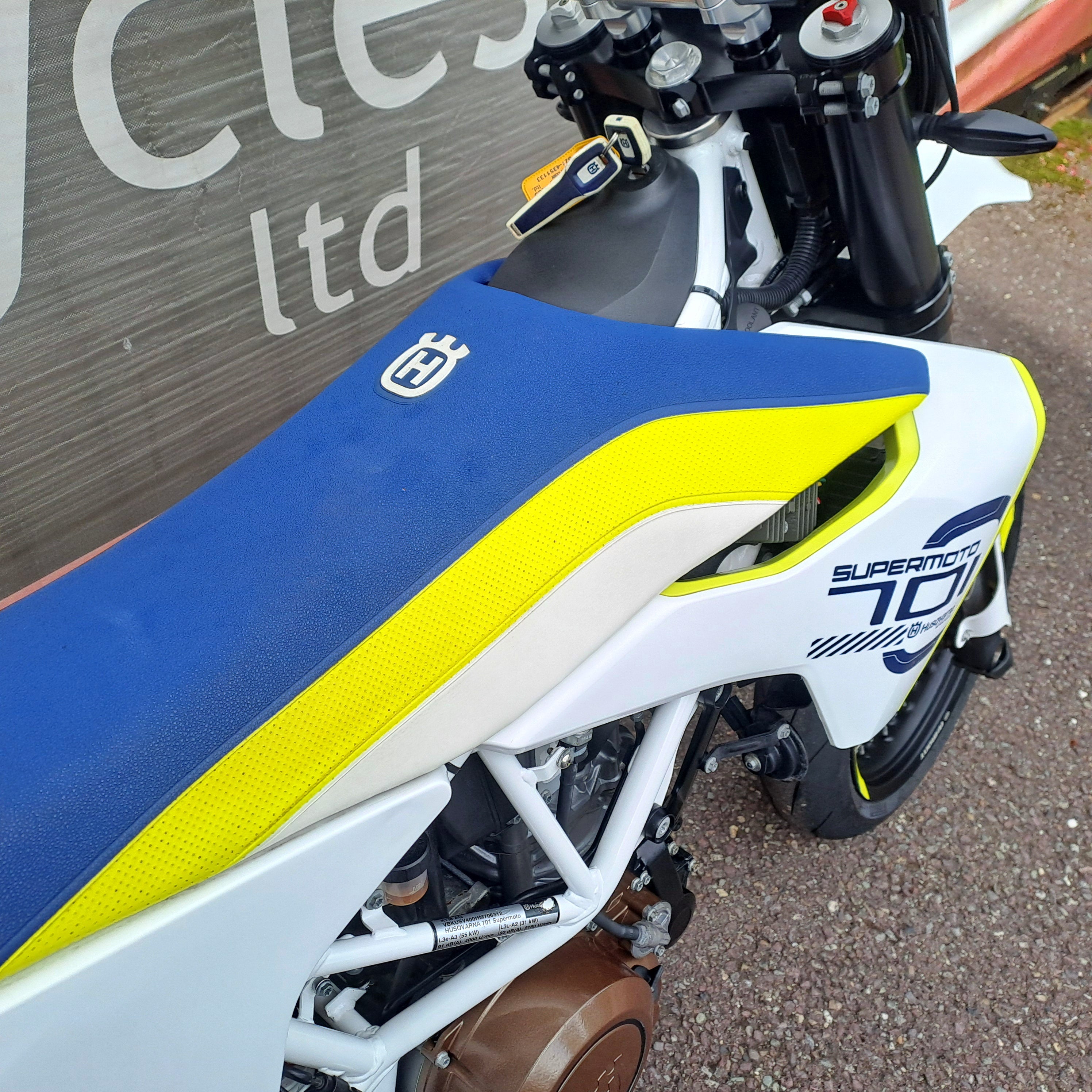 2017 HUSQVARNA SUPERMOTO 701