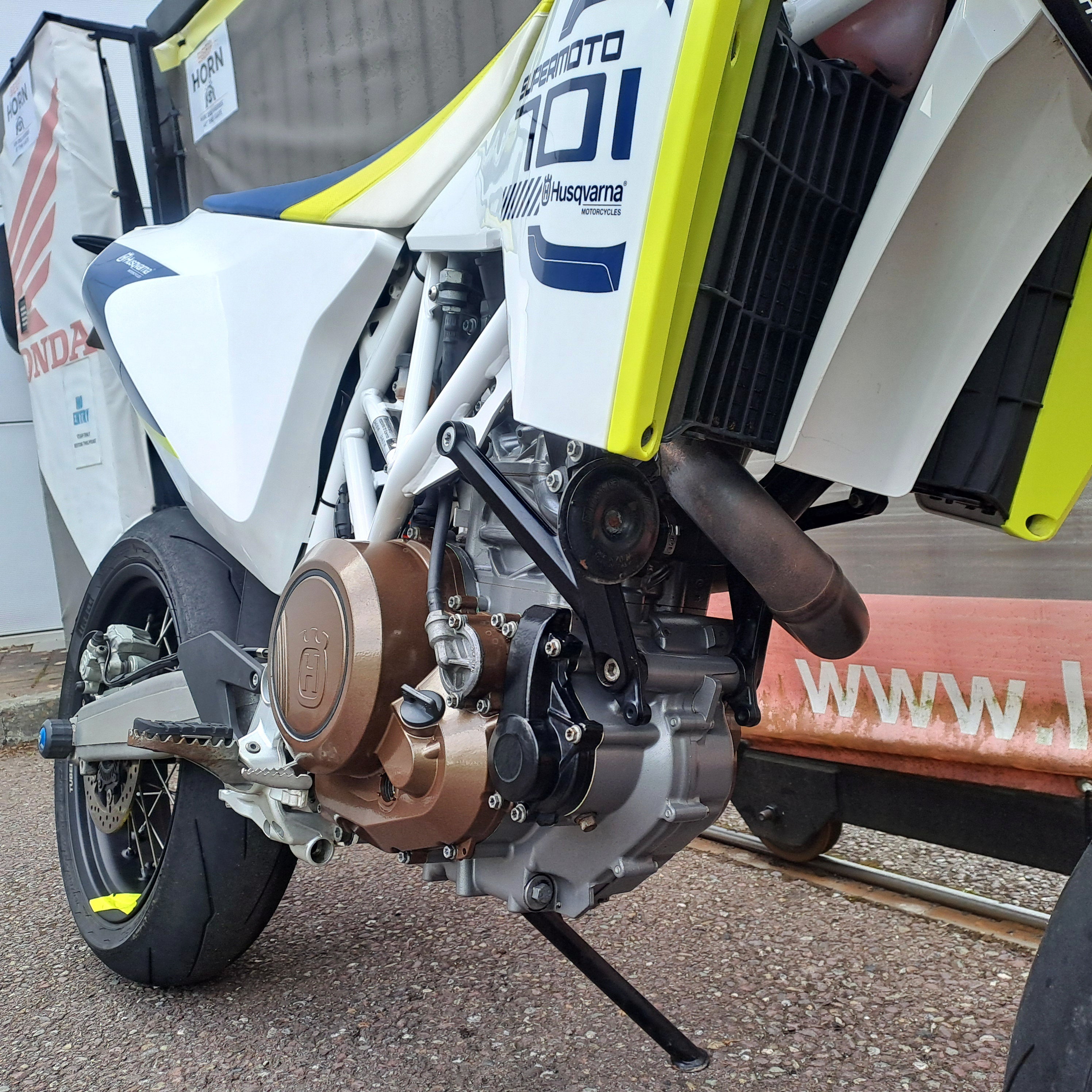 2017 HUSQVARNA SUPERMOTO 701