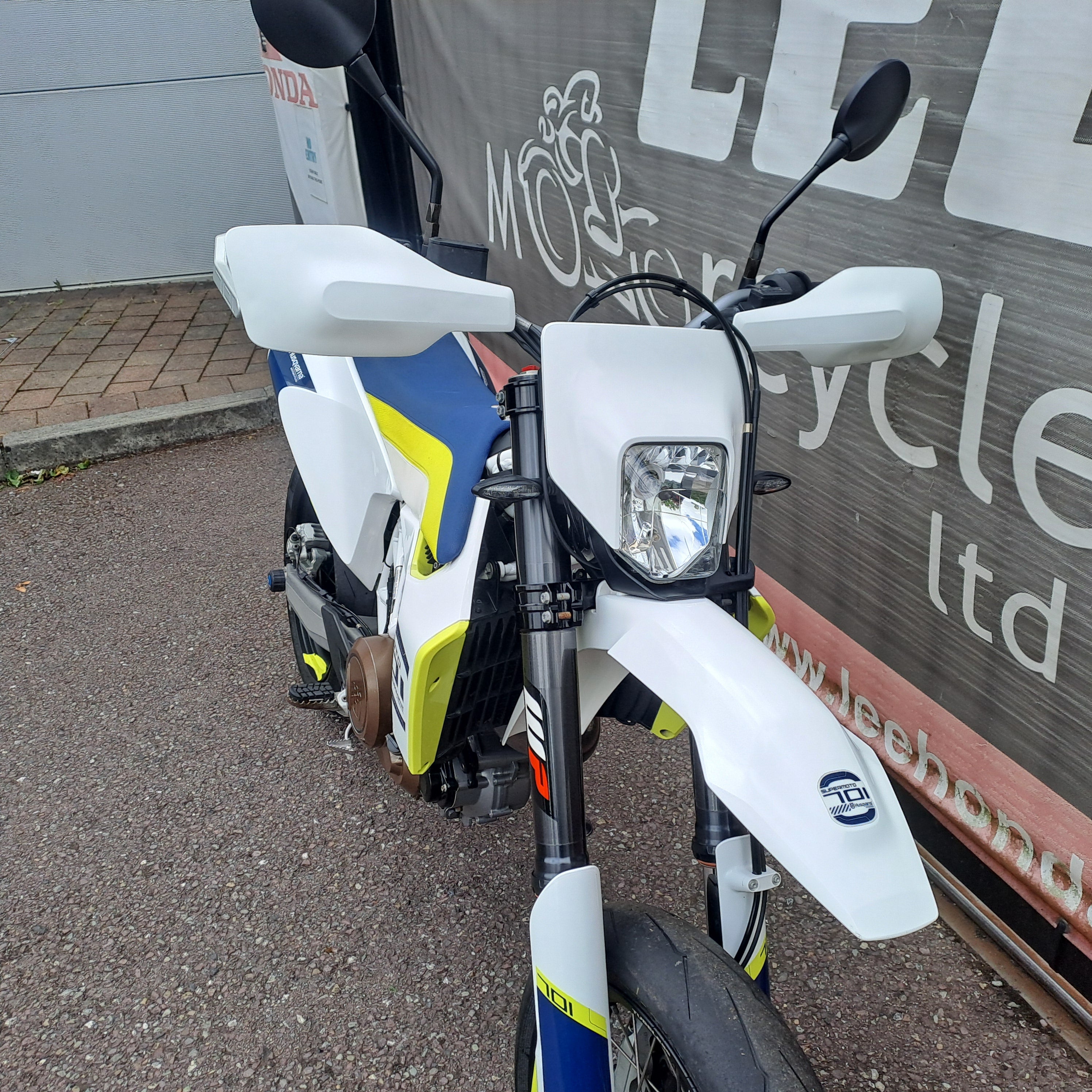 2017 HUSQVARNA SUPERMOTO 701