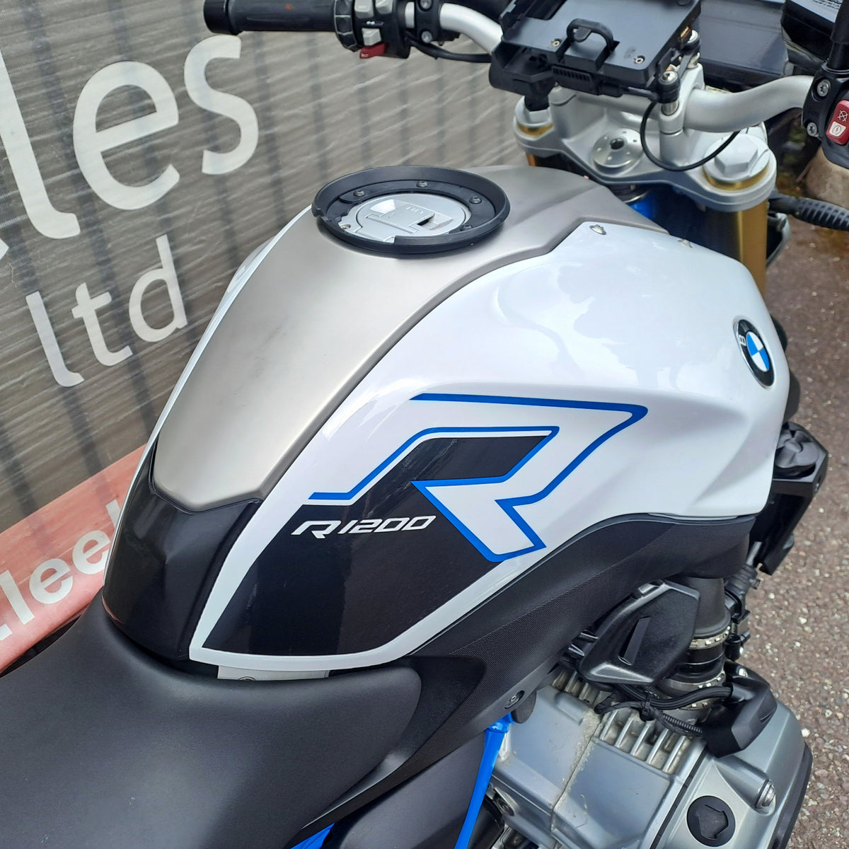 BMW R1200R
