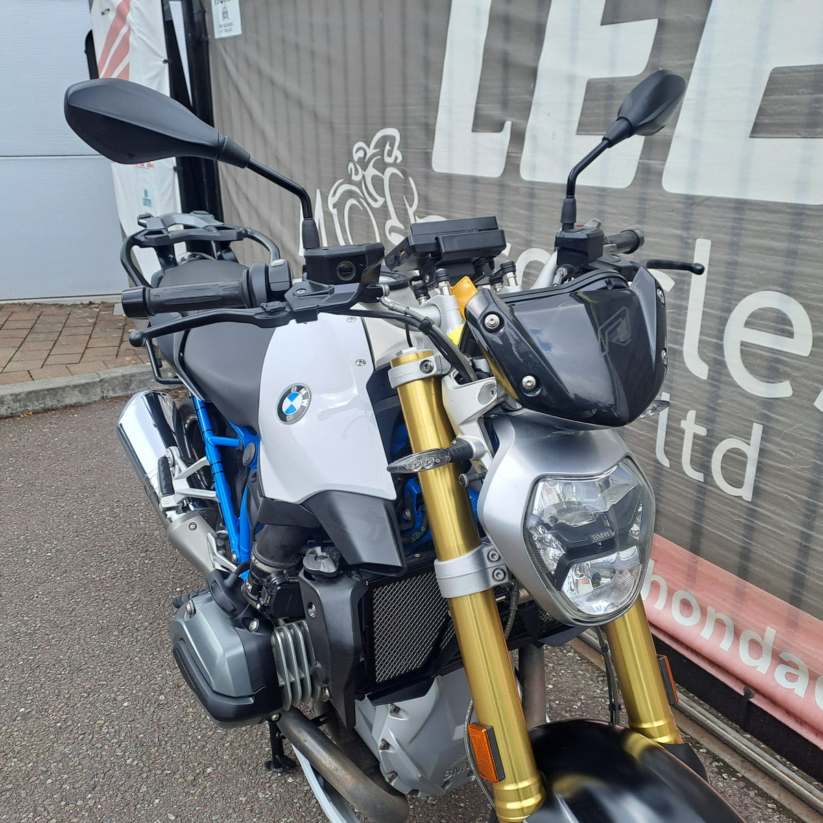 BMW R1200R