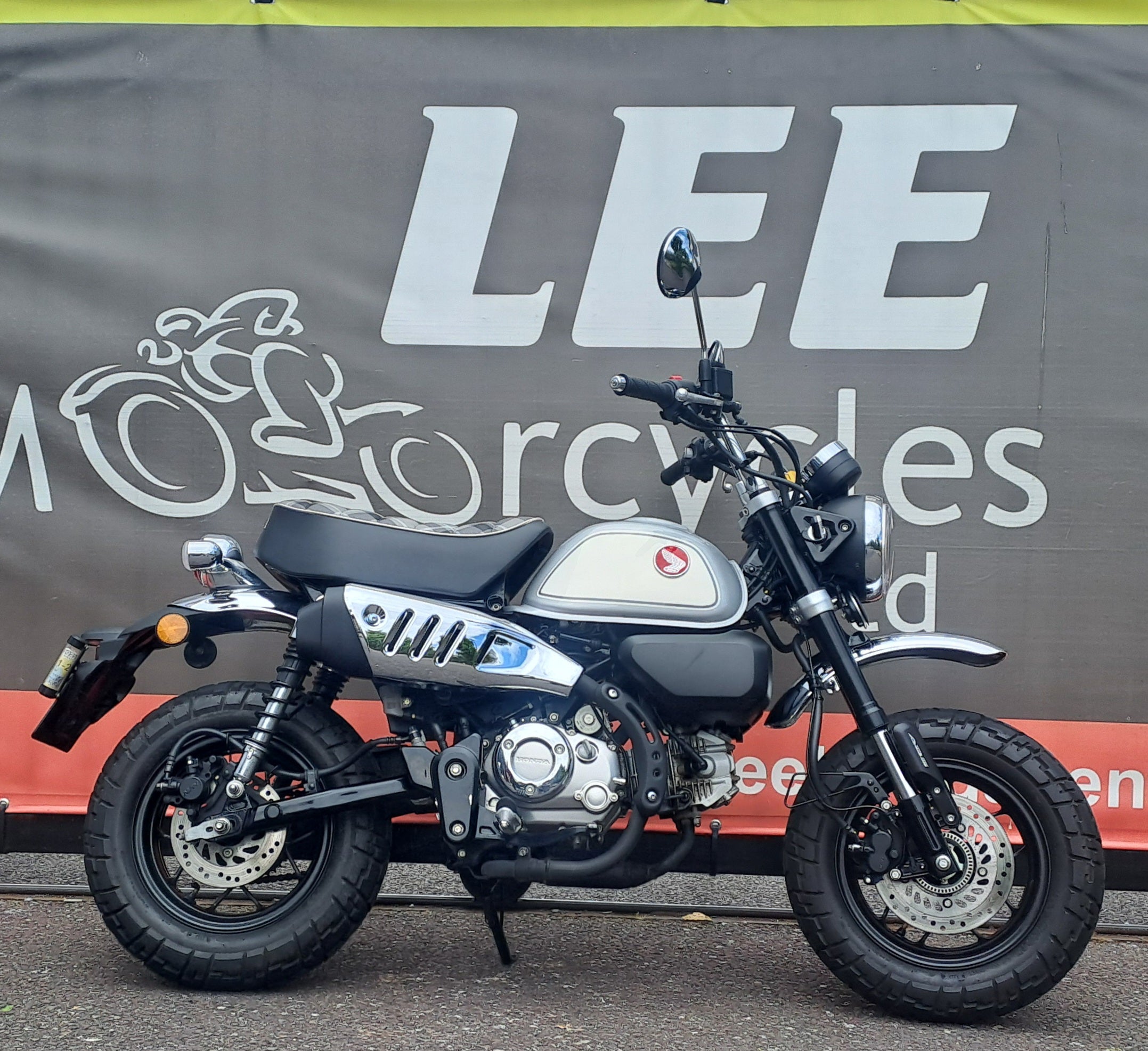 2023 HONDA Z125A MONKEY image 0