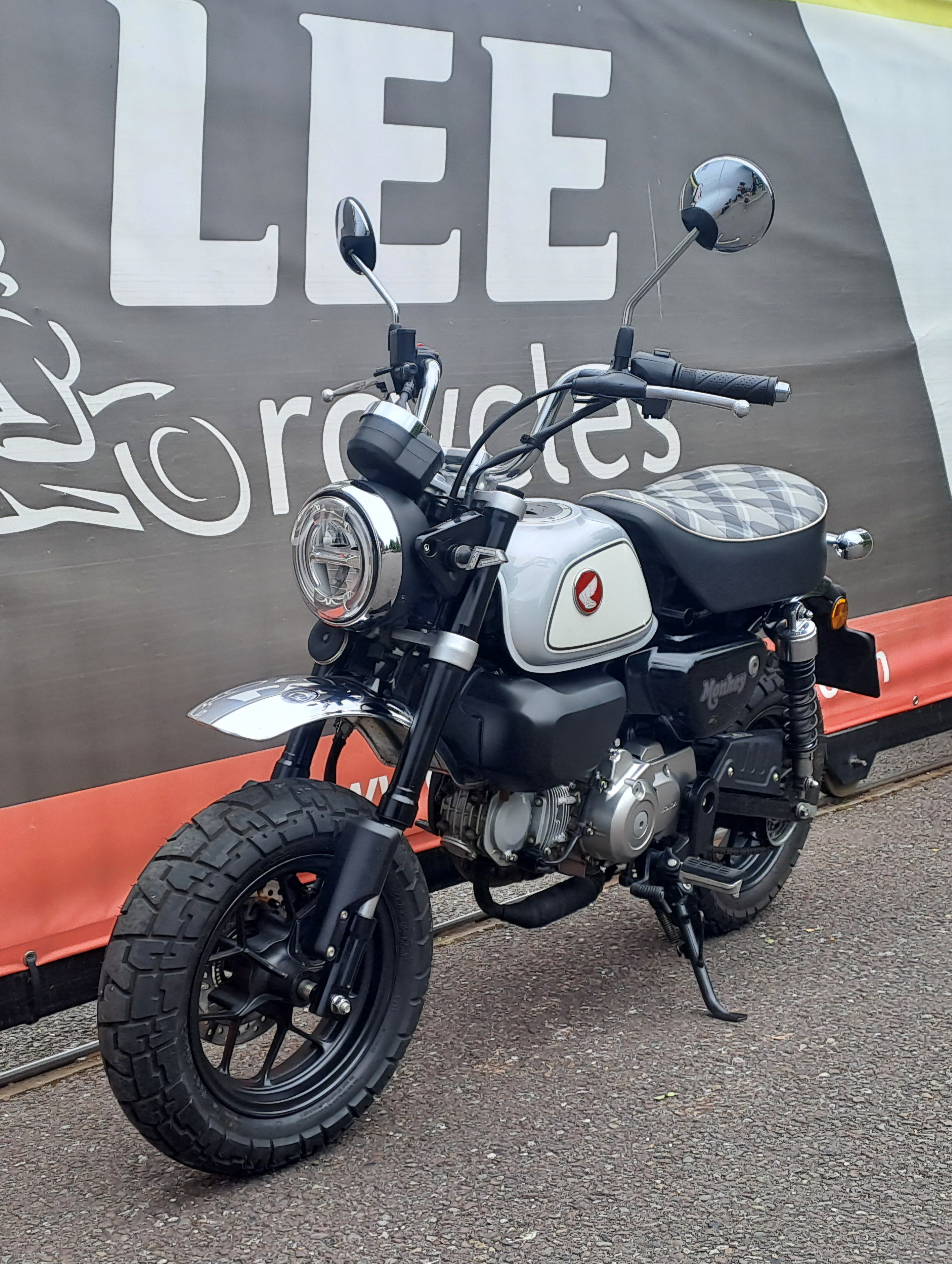 2023 HONDA Z125A MONKEY image 3