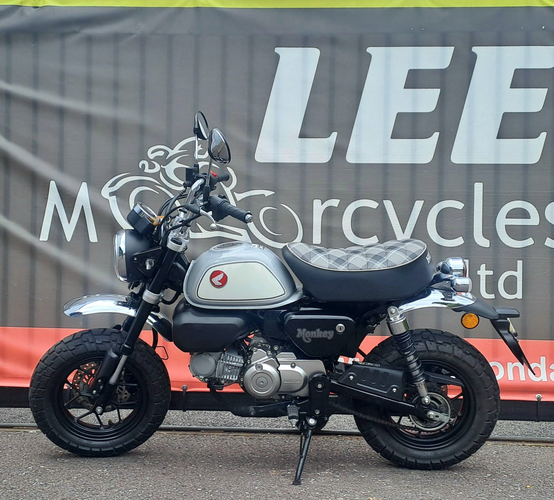 2023 HONDA Z125A MONKEY image 2