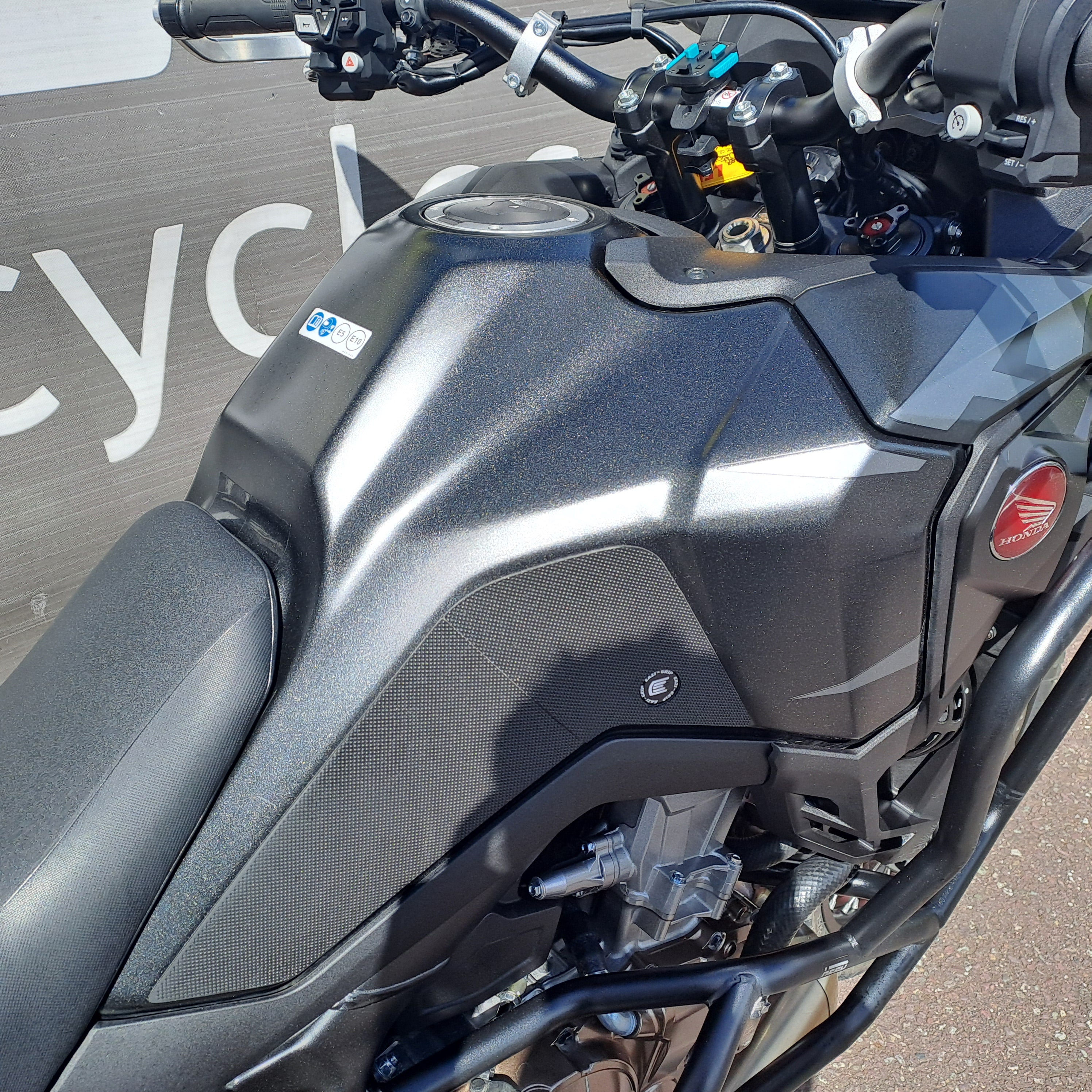 2023 HONDA CRF1100A AFRICA TWIN image 9