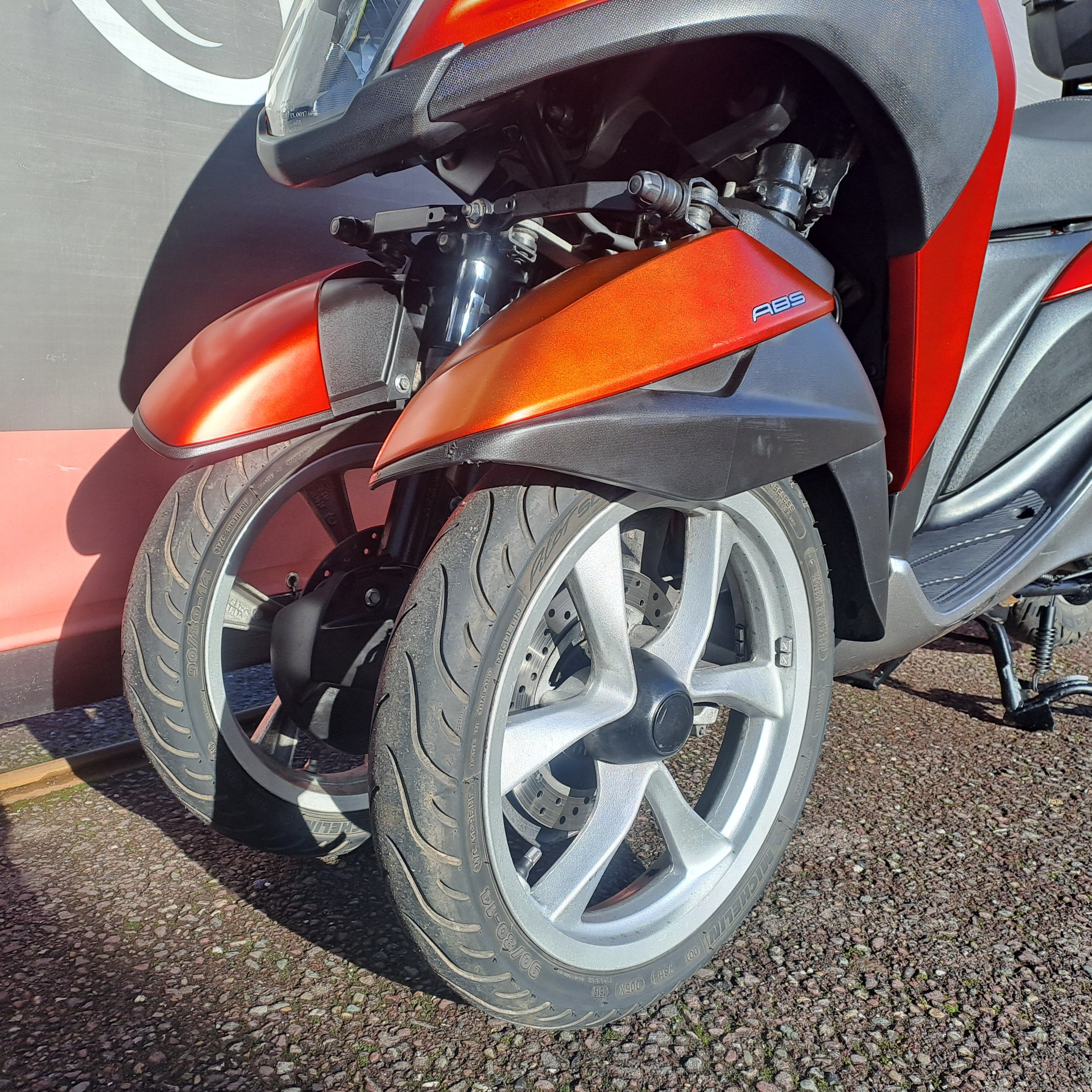 2018 YAMAHA TRICITY image 8