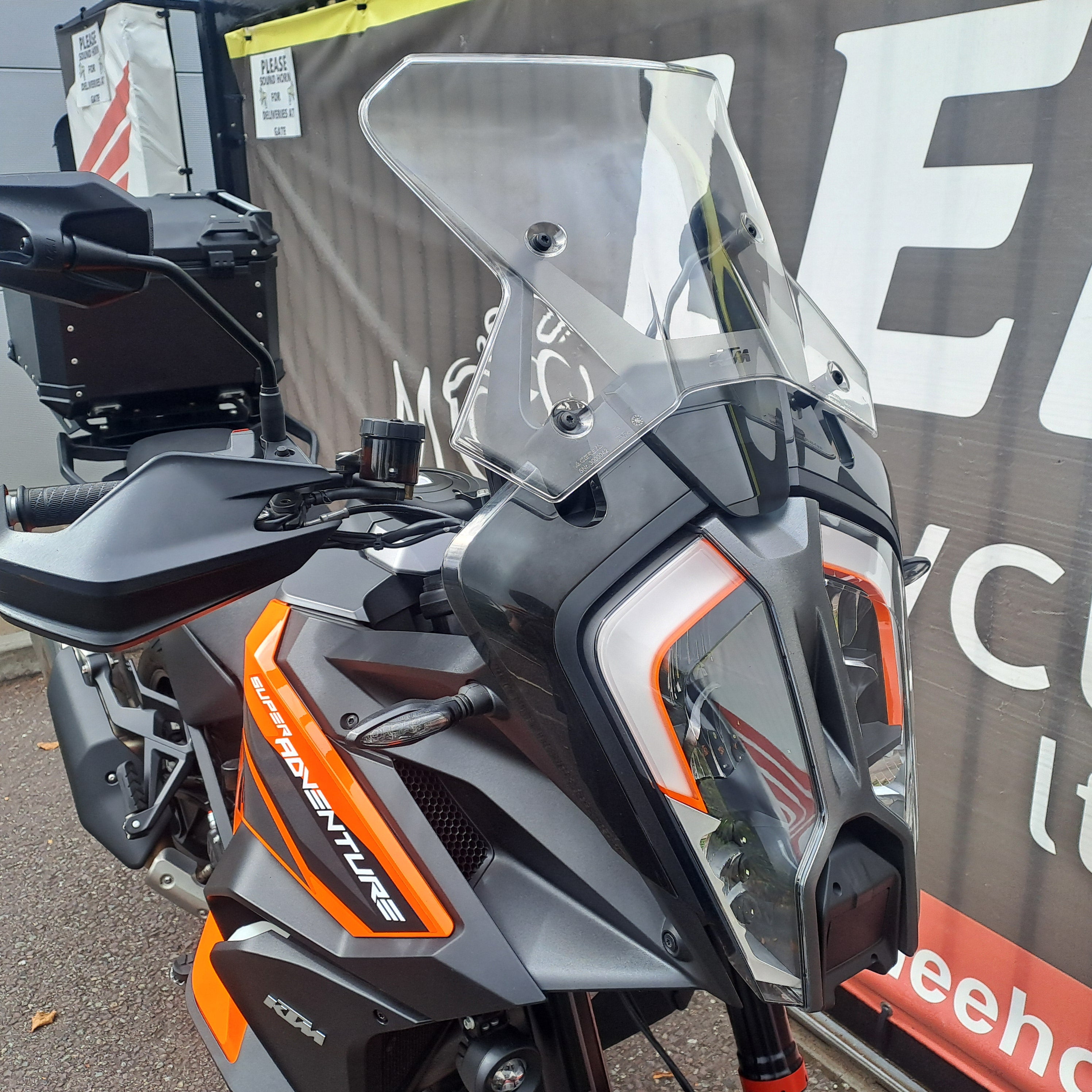 2021 KTM 1290 SUPER ADVENTURE image 4