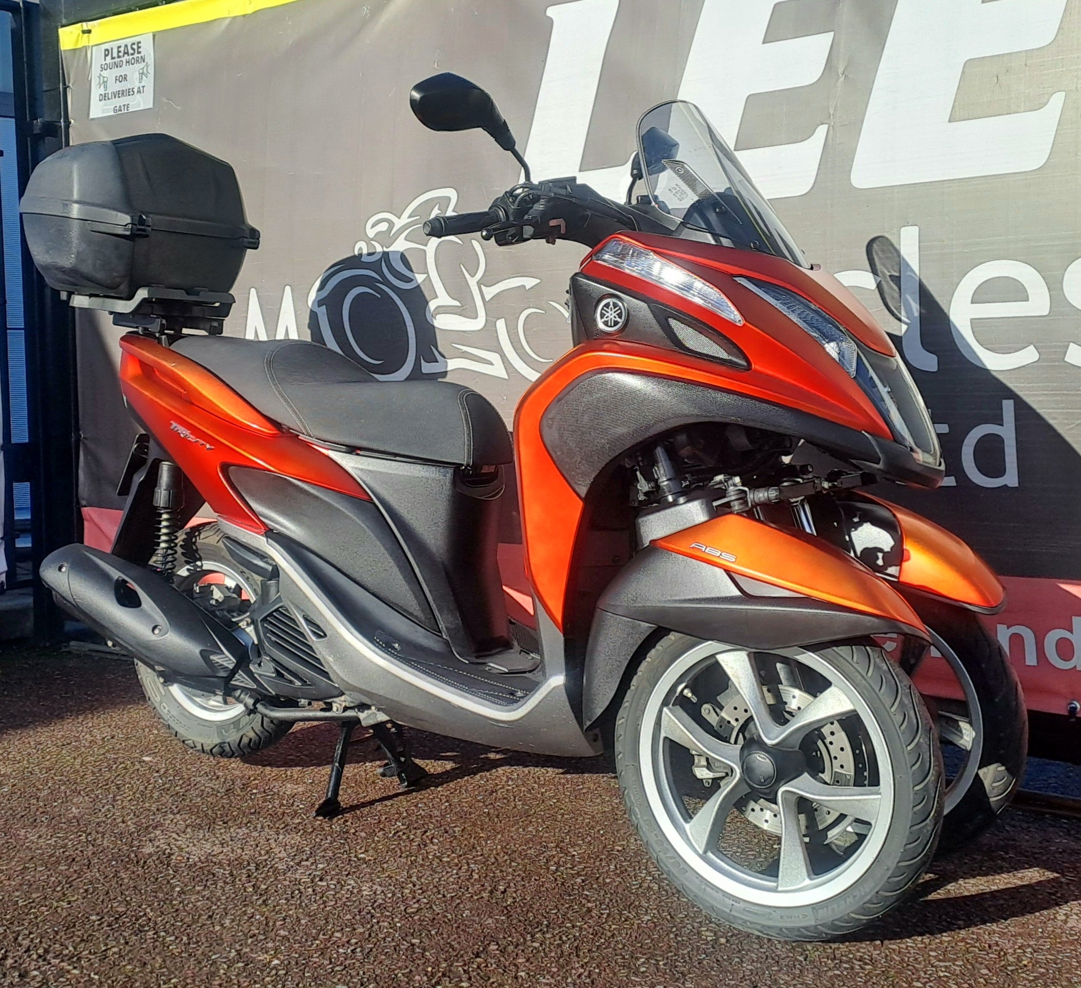 2018 YAMAHA TRICITY image 1
