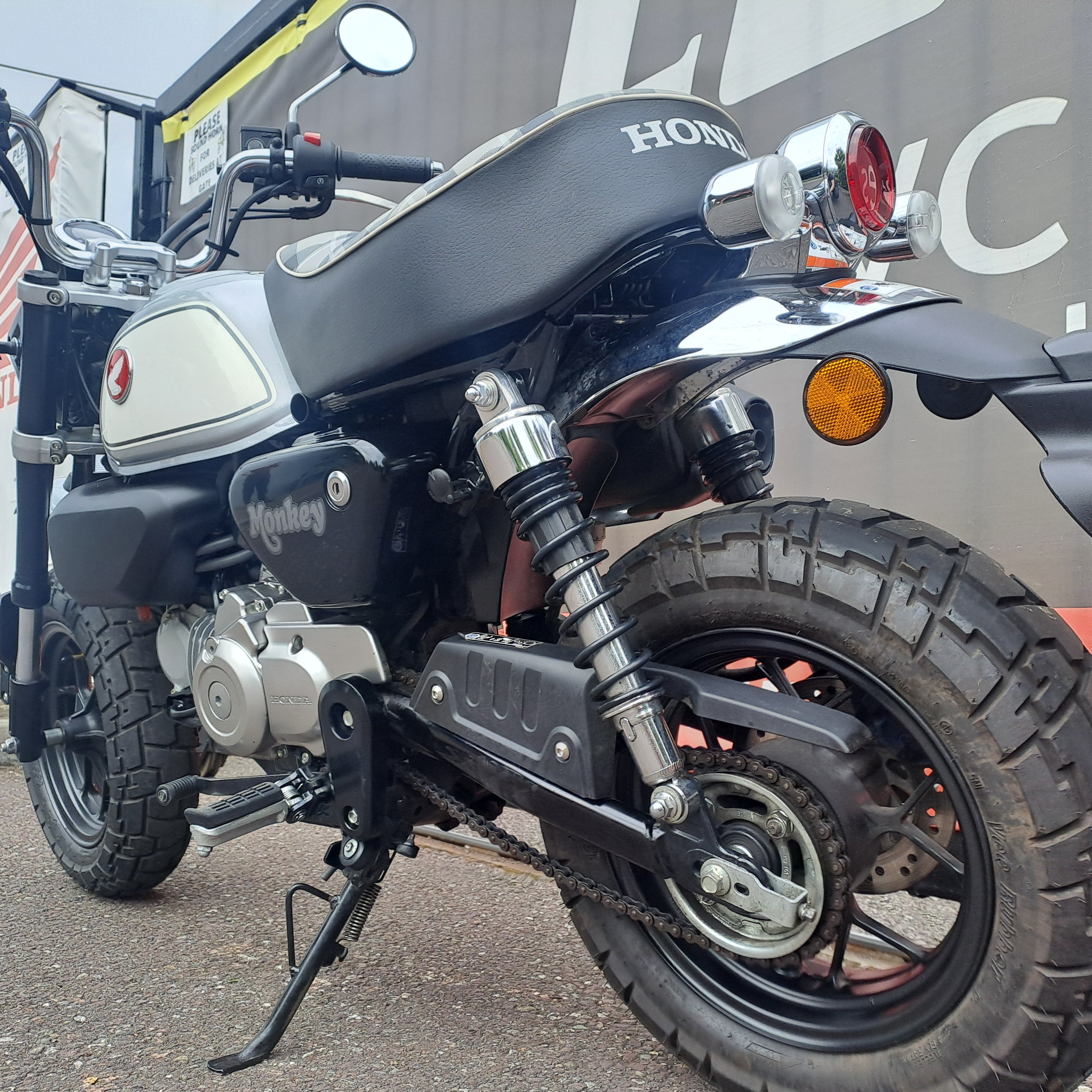 2023 HONDA Z125A MONKEY image 4