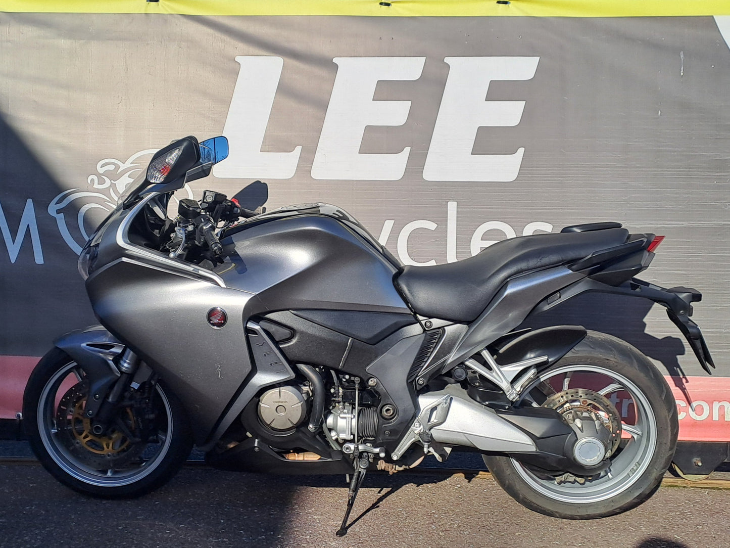 2010 HONDA VFR1200F