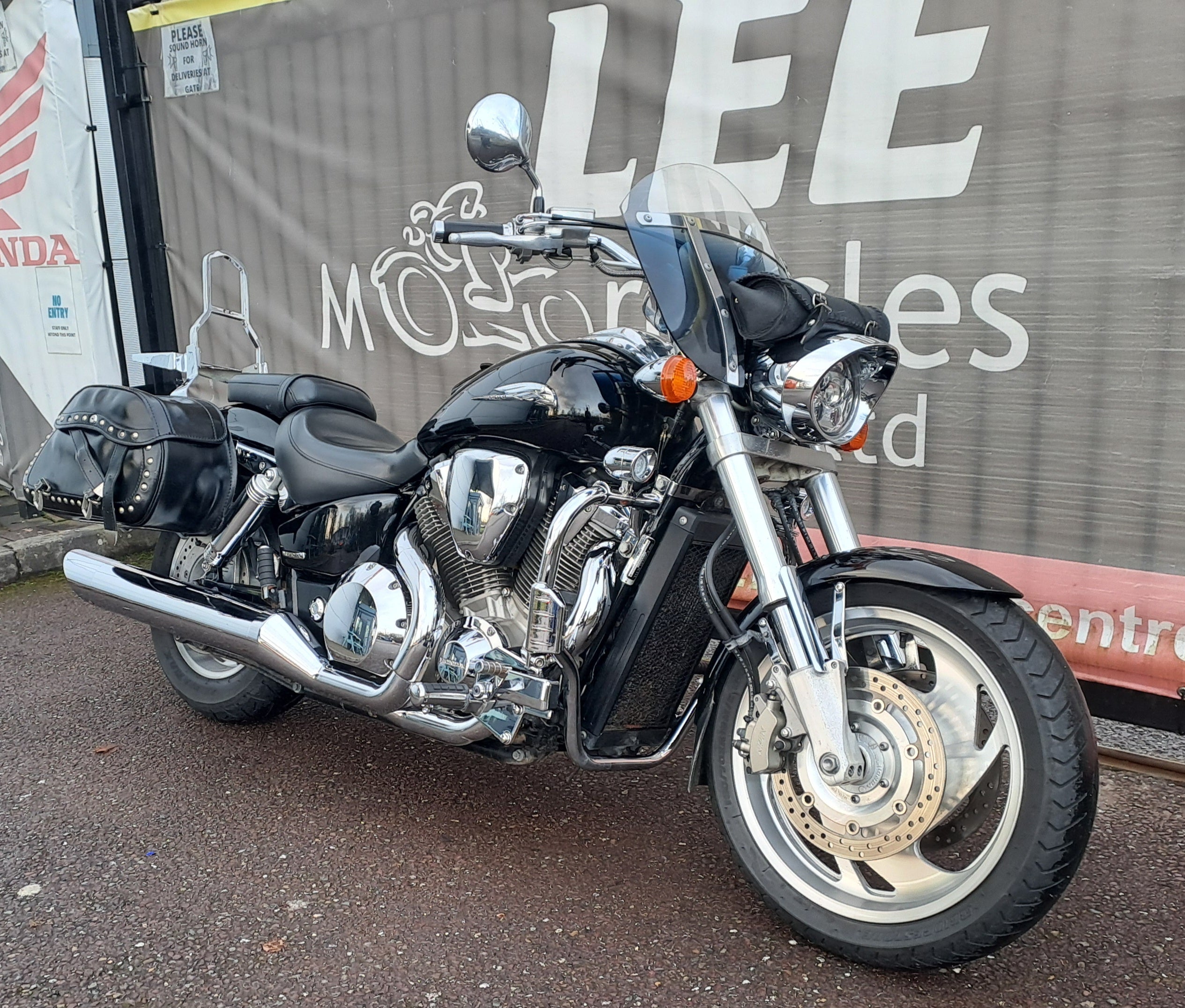 2011 HONDA VTX1800
