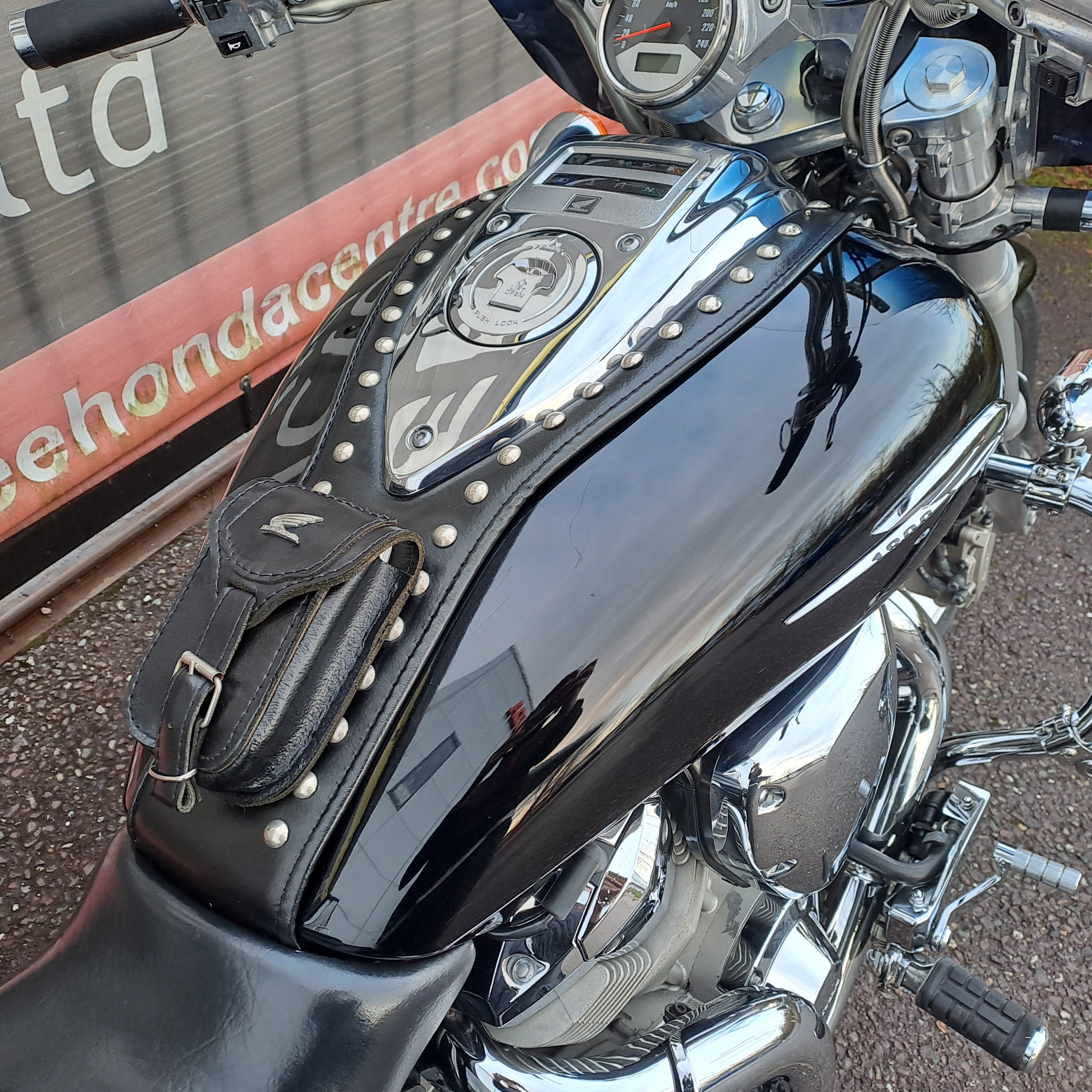2011 HONDA VTX1800