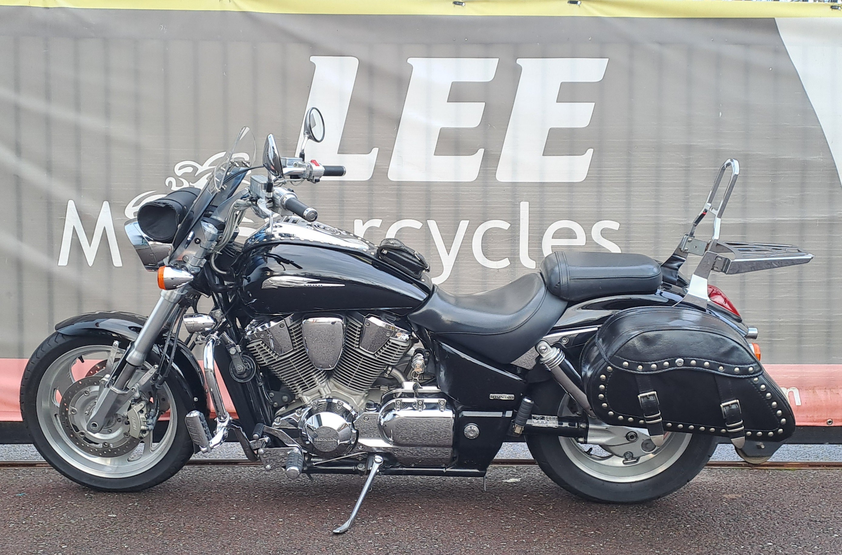 2011 HONDA VTX1800