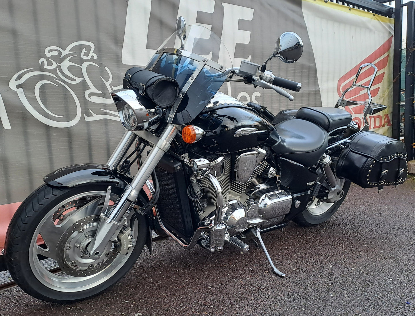 2011 HONDA VTX1800