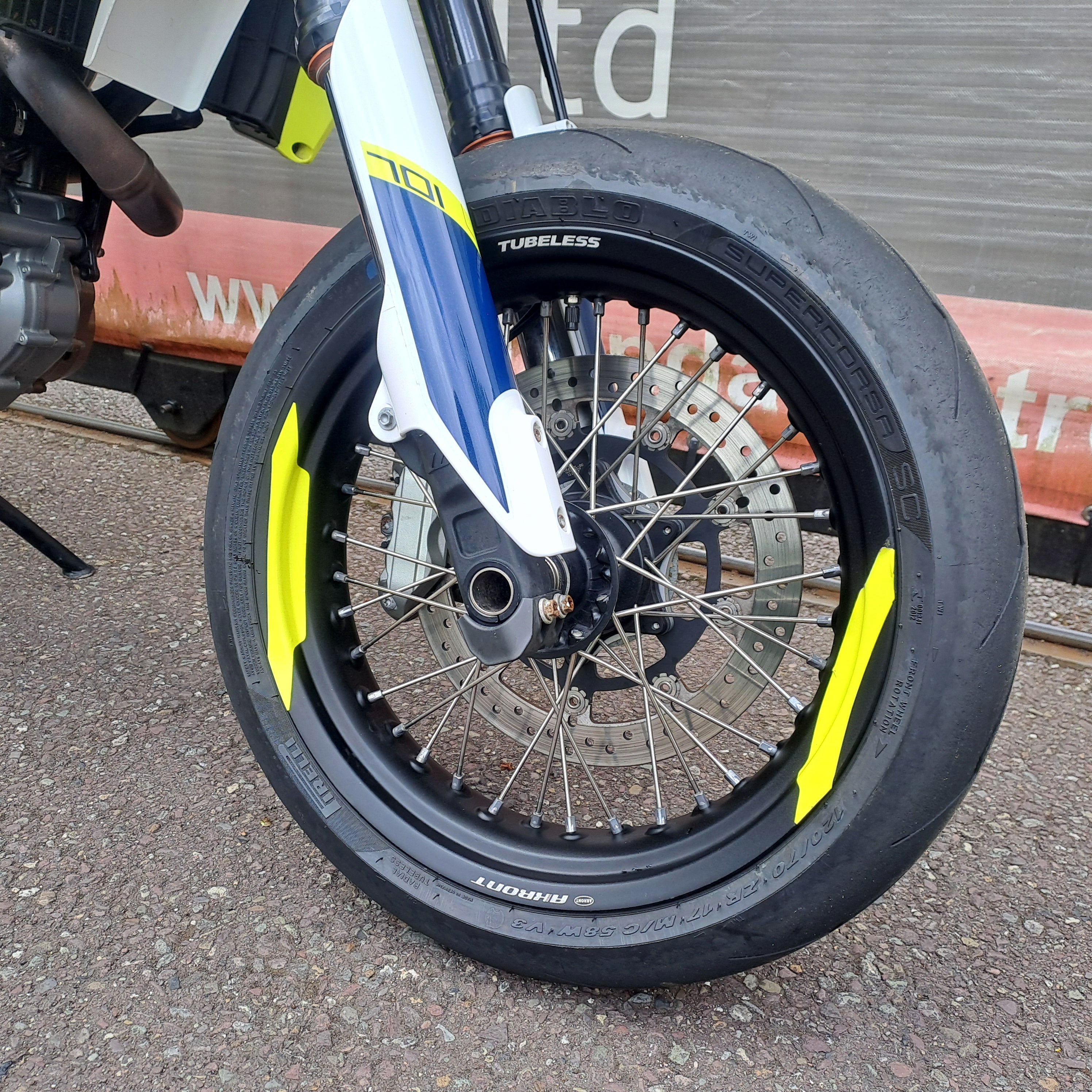 2017 HUSQVARNA SUPERMOTO 701